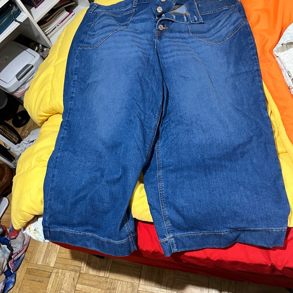 Torrid Medium Blue Denim Jean Wide Leg Capri’s